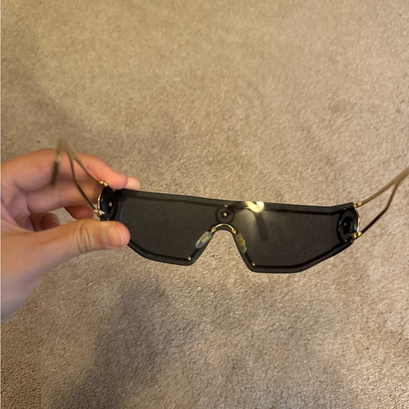 Authentic Versace unisex sunglasses - Picture 4 of 6